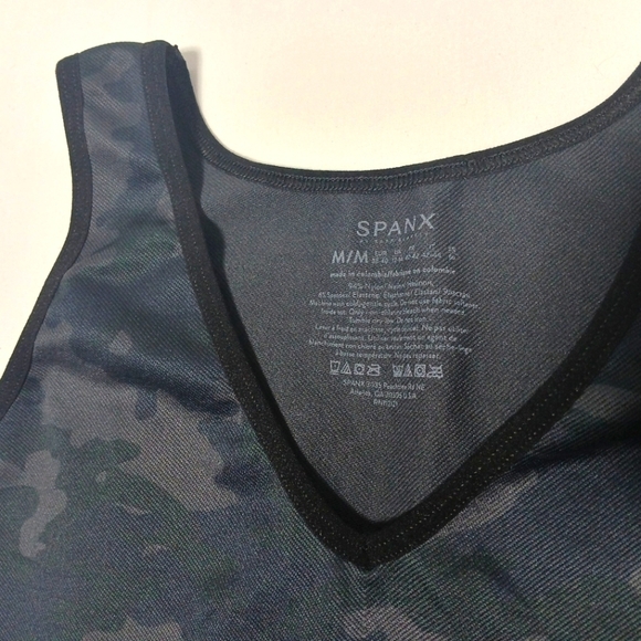 Spanx Seamless Black Camo Crop Tank Size M. - Picture 2 of 5